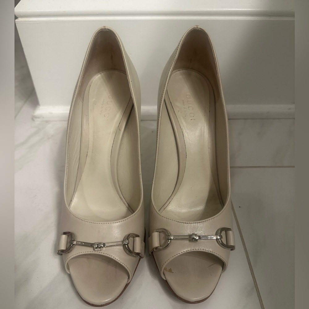 Gucci Women's Beige Peep-Toe Heels